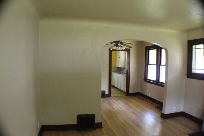Foto del edificio - Available Now!