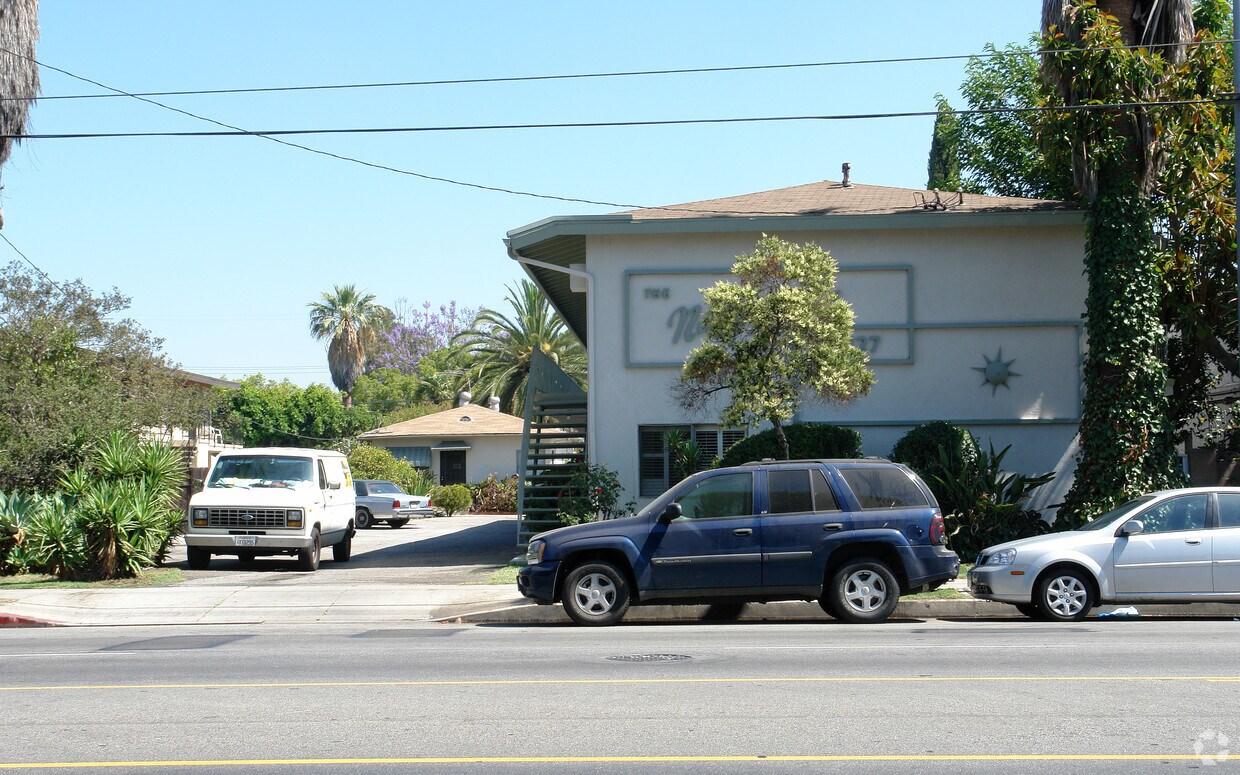 Building Photo - 12727 Vanowen St