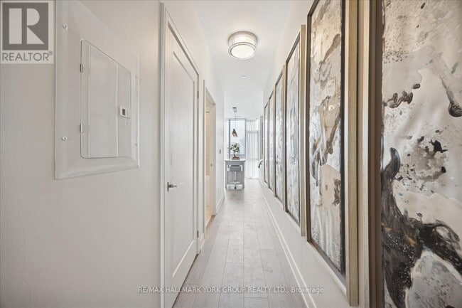 Photo du bâtiment - 705 Davis Dr