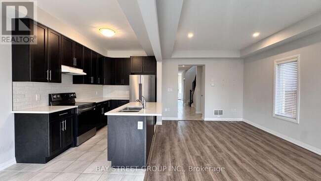 Photo du bâtiment - 9348 White Oak Ave