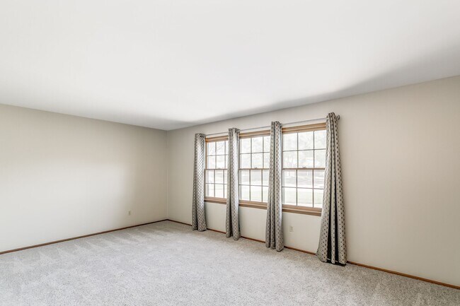 Foto del edificio - Spacious 3 bedroom 2 bath Duplex