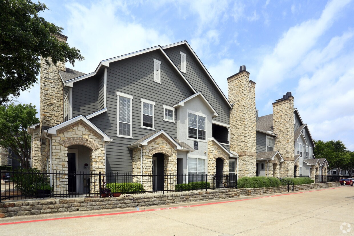 Bell Starwood Apartments in Frisco, TX