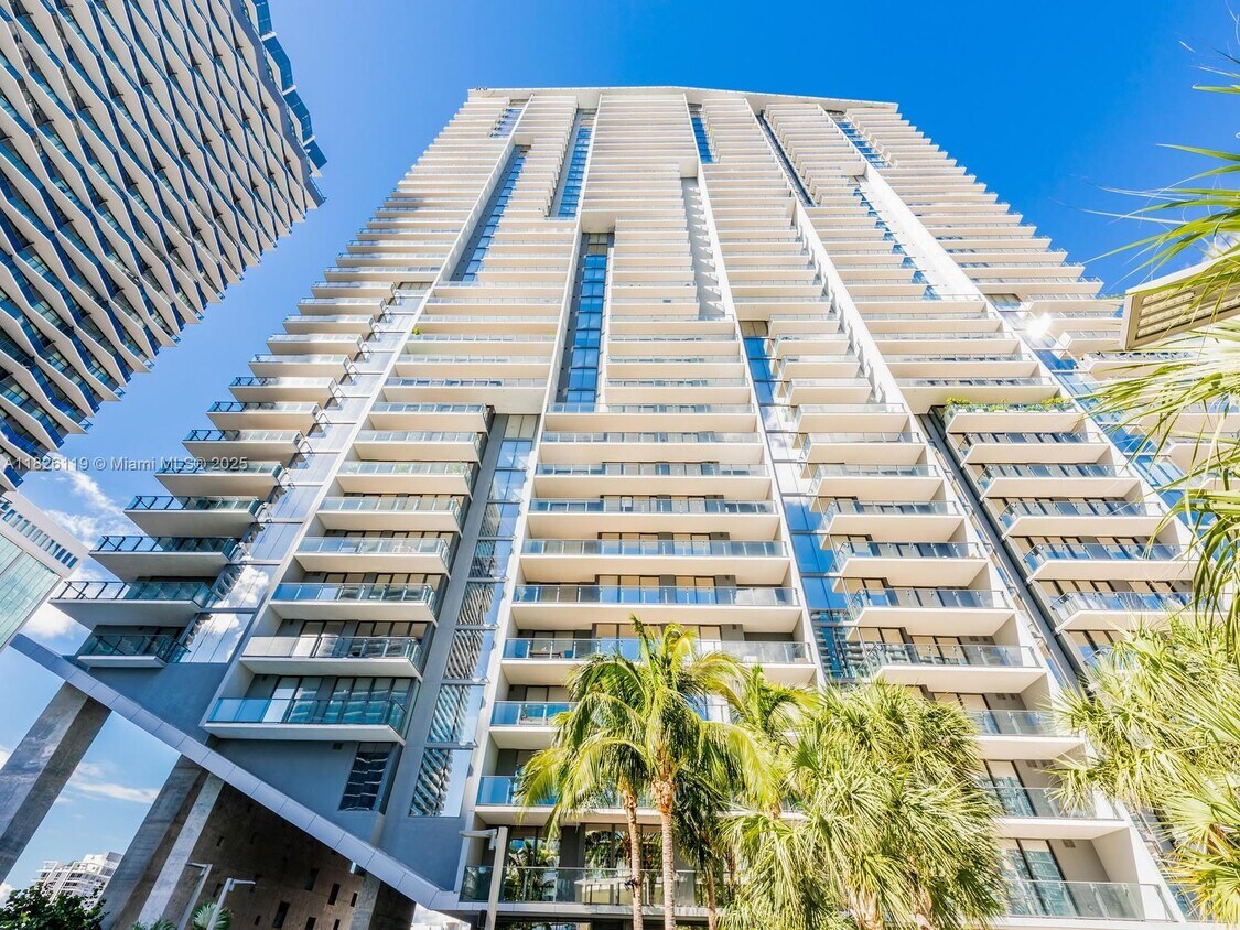 Foto principal - 88 SW 7th St