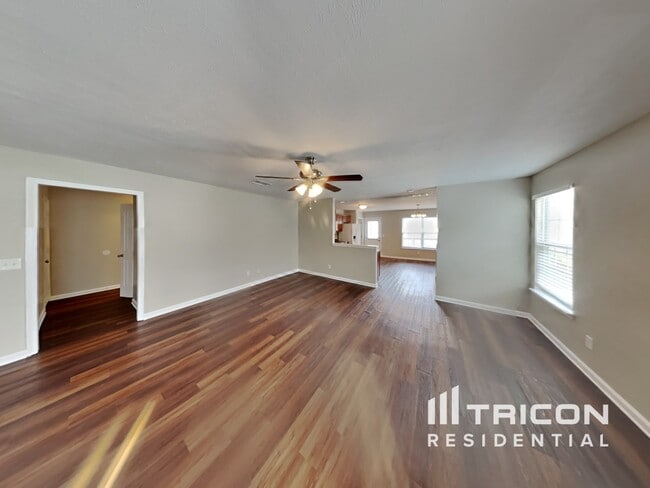 Building Photo - 323 Sarna Dr