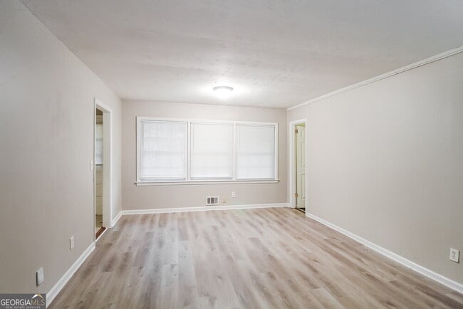 Building Photo - 3135 Robin Rd