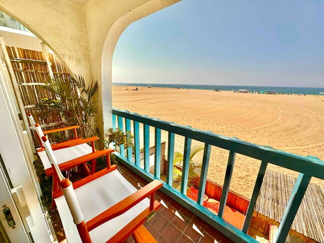 Foto del edificio - 3407 Ocean Front Walk