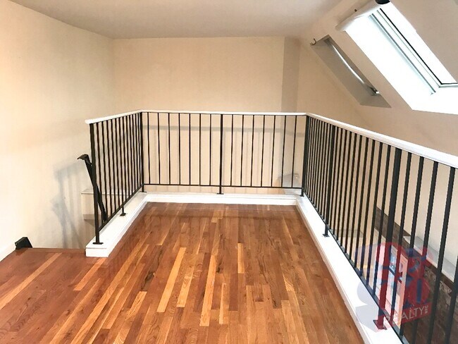 Building Photo - 234 Mott St