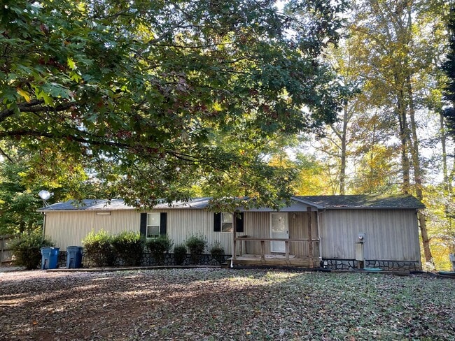 Building Photo - Updated Two Bedroom Trailer with Lake Acce...