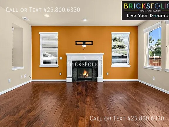 Building Photo - Comfortable 4-bedroom house in Renton, perfect for entertaining!