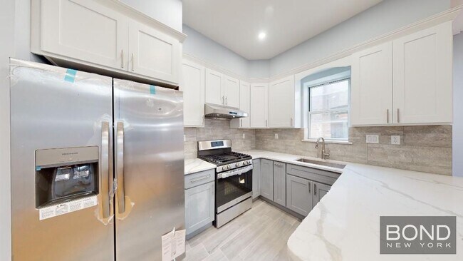 Building Photo - Brand New Gut Renovated 3 Bed