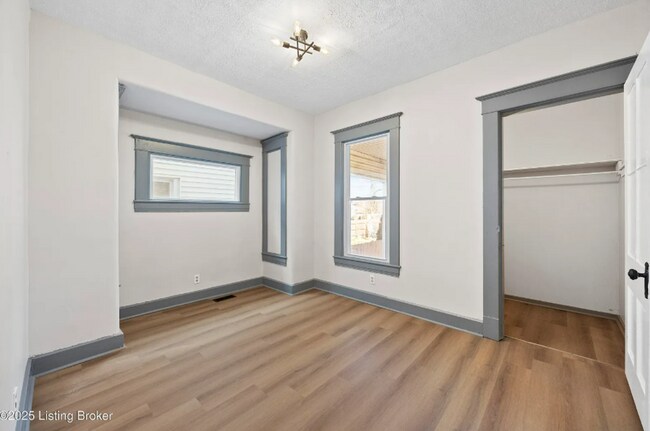 Foto del edificio - HISTORIC CHARM! Renovated 4 Bedroom, 3 Bat...
