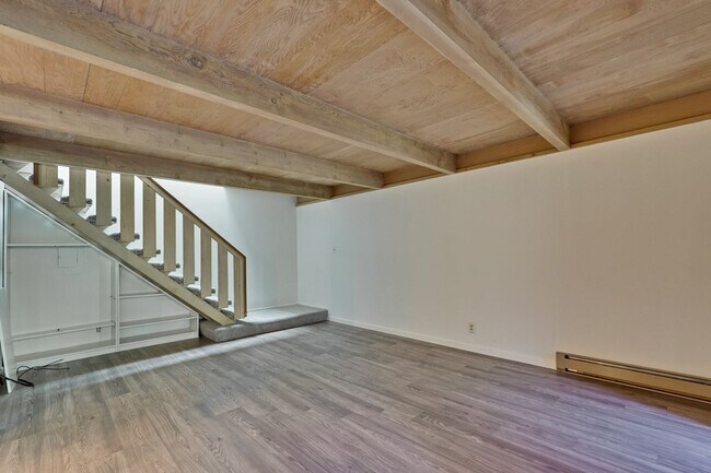 Foto del edificio - 2 Bedroom 1 Bath Two Story Townhome