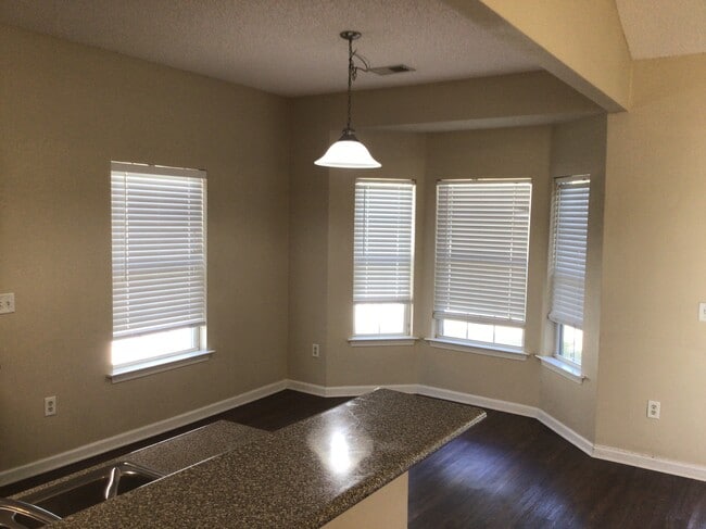 Building Photo - 121 Caribbean Village Dr