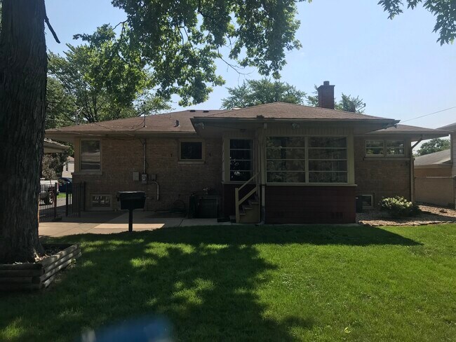 Building Photo - 9230 S 51st Ave