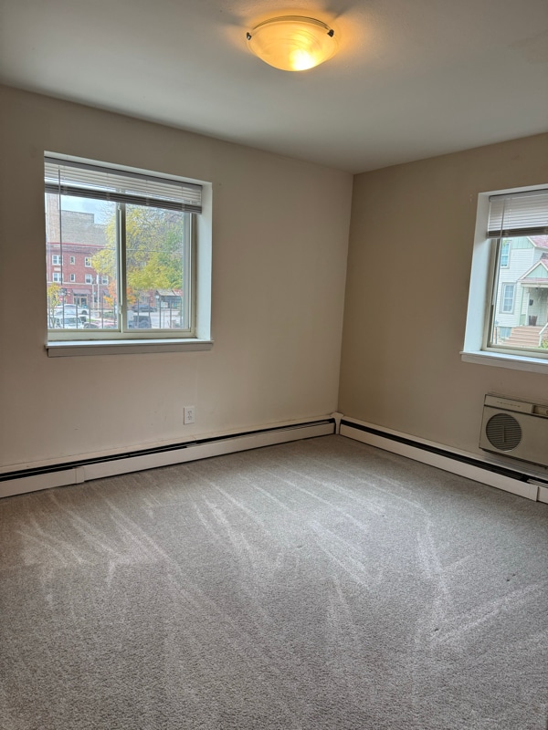 Building Photo - 2131 N Summit Ave