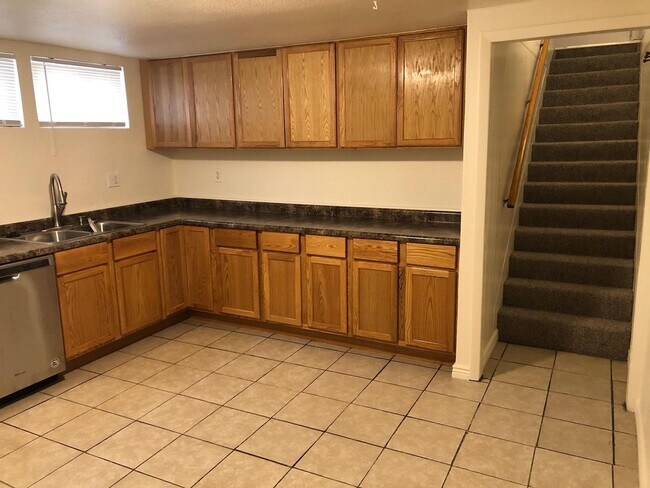 Building Photo - Basement Home! 2BD/ 1BA