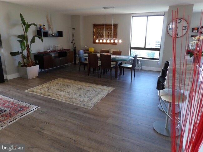 Foto del edificio - 1800 Old Meadow Rd