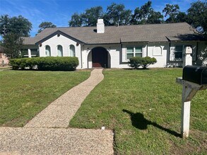 Building Photo - 5730 Old Lodge Dr