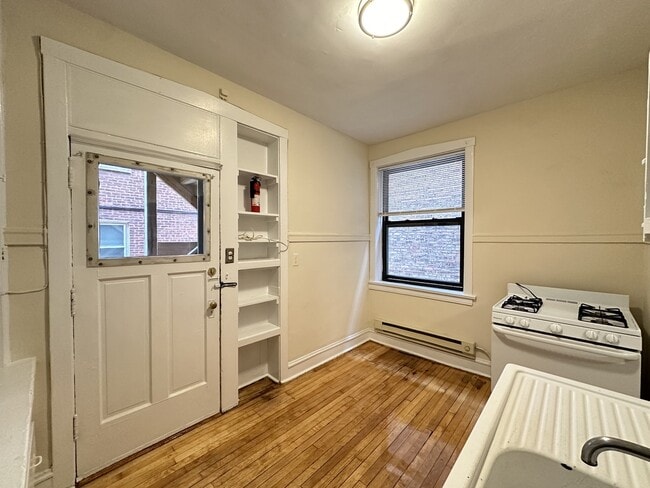 Building Photo - 1310 Oak Ave