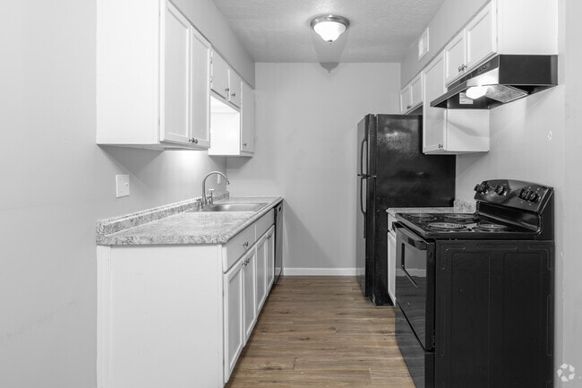 2BR, 1BA - 925SF Kitchen - 6500 & 6506 Hackel Dr