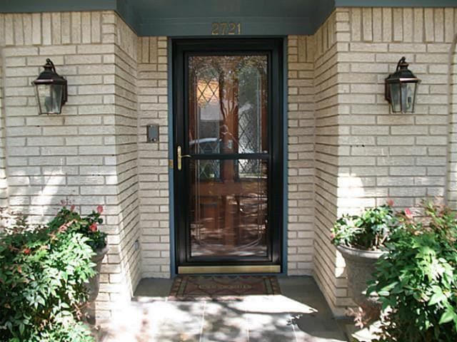 Foto del edificio - 2721 Knollwood Ct