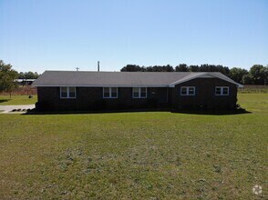 Building Photo - 137 Horses Neck Rd