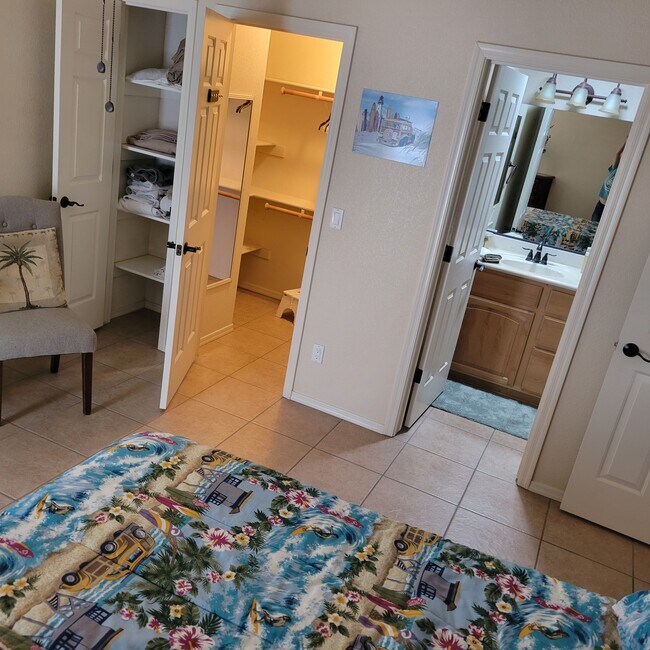Walk in closet - 2191 Fremont Dr