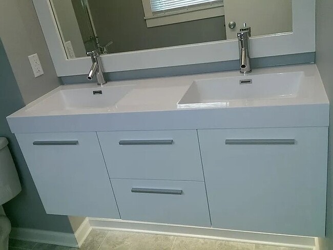 Building Photo - 1032 Oakstone Dr