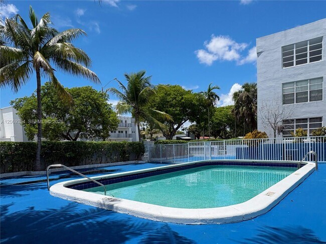 Foto del edificio - 2175 NE 170th St