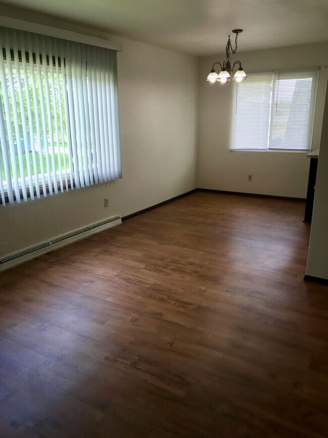 Foto del edificio - 742 Fairwood Dr