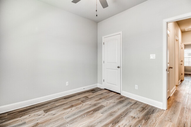 Building Photo - 2807 Orchid Dr