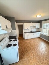 Building Photo - 87 Maple Ave