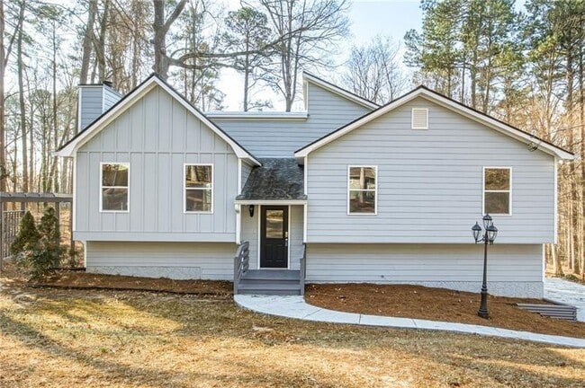 Foto del edificio - 5825 Stonehaven Dr NW