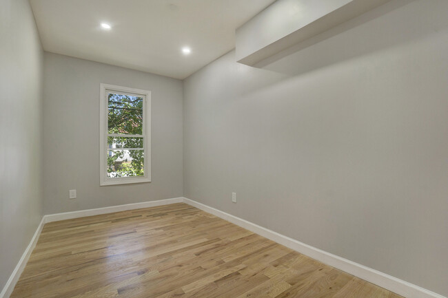 Foto del edificio - 75 Woodbine St