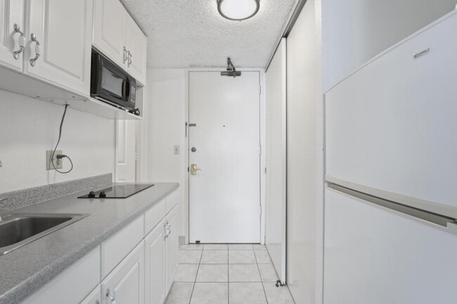 Building Photo - 445 Seaside Ave