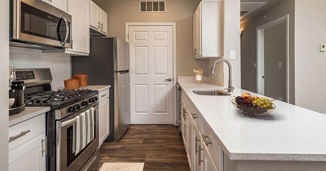 Foto del edificio - Butterfield Oaks Apartments