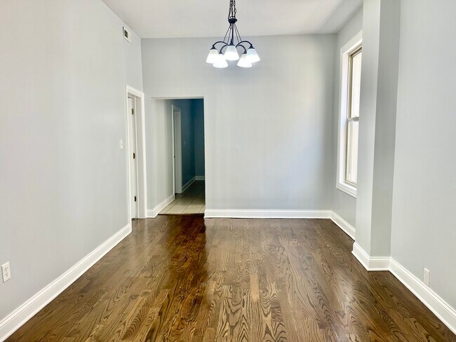 Building Photo - 3434 W Le Moyne St