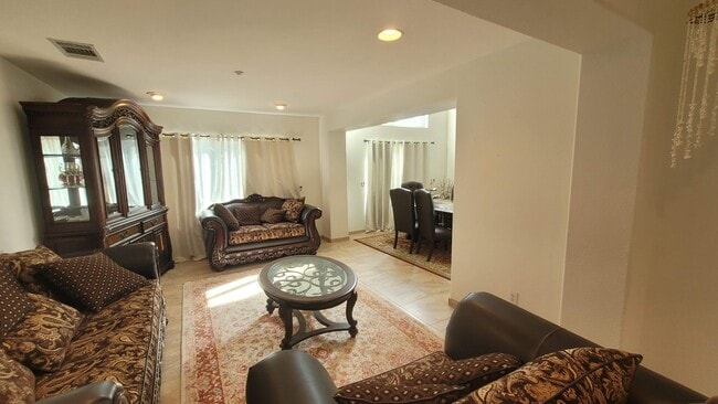 Foto del edificio - 2422 Pointe Pkwy