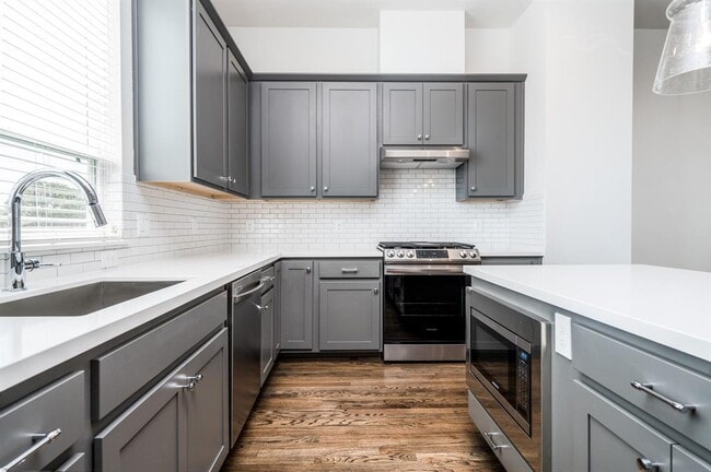 Building Photo - 3028 Charline