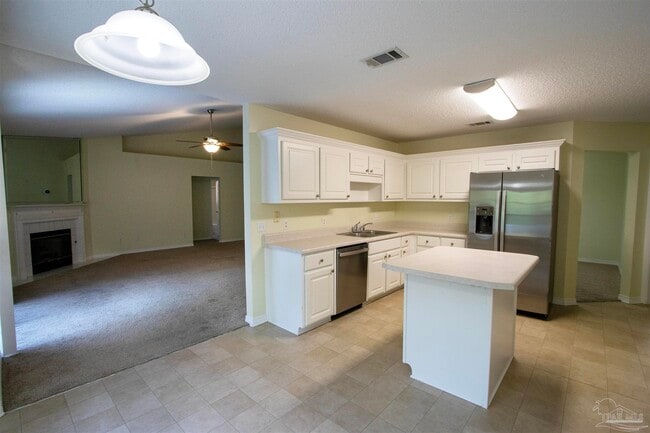 Building Photo - 1695 Condor Dr