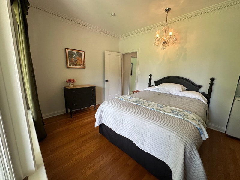 Foto principal - 305 S Laurel St
