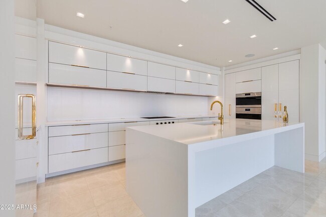 Foto del edificio - 6587 N Palmeraie Blvd