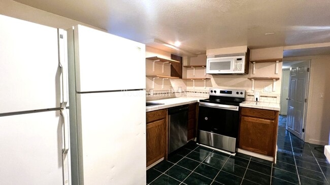 Photo - Large 2 Bed / 1 Bonus Room in the Brooklyn Neighborhood off SE Milwaukie Ave. House