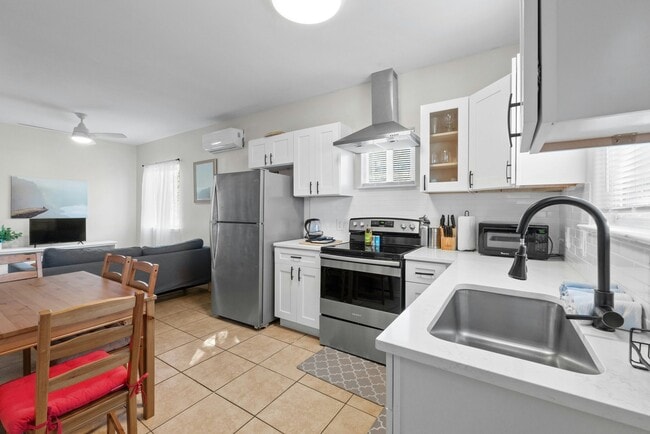 Building Photo - 4603 Lennox Dr