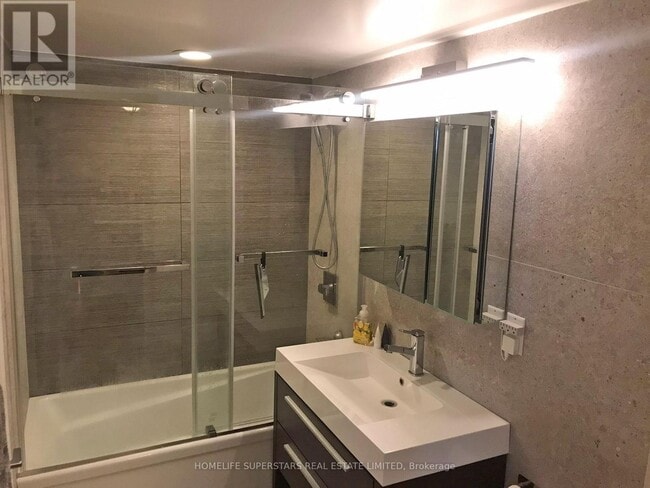 Building Photo - 76 Shuter St