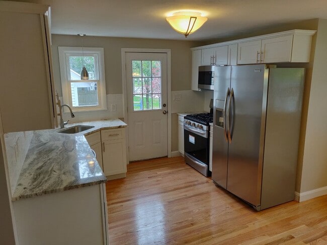 Foto del edificio - 5 Bedroom Home for Rent in Sixteen Acres