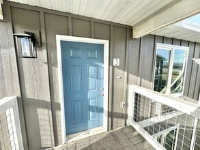 Building Photo - 3187 Queen Anns St