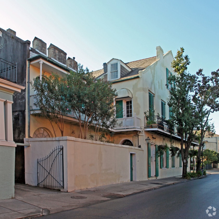Building Photo - 641 Barracks St