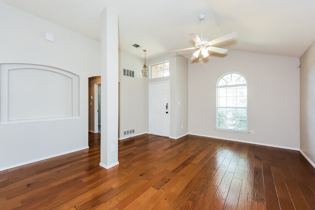 Building Photo - 2268 Bresee Dr