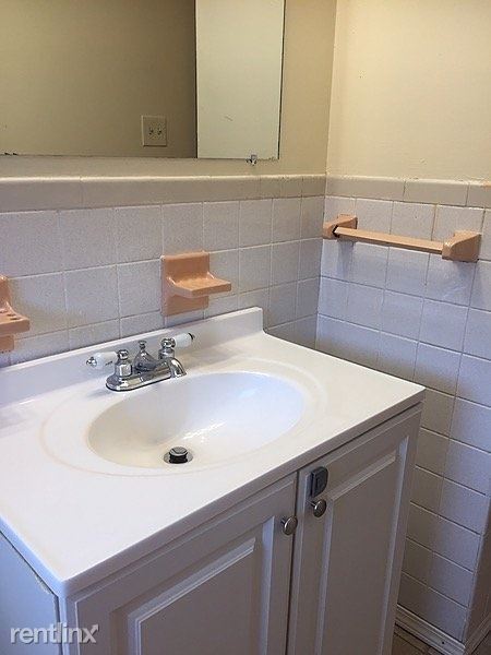 Building Photo - 3 br, 1 bath Apartment - 27 Manila Avenue 2